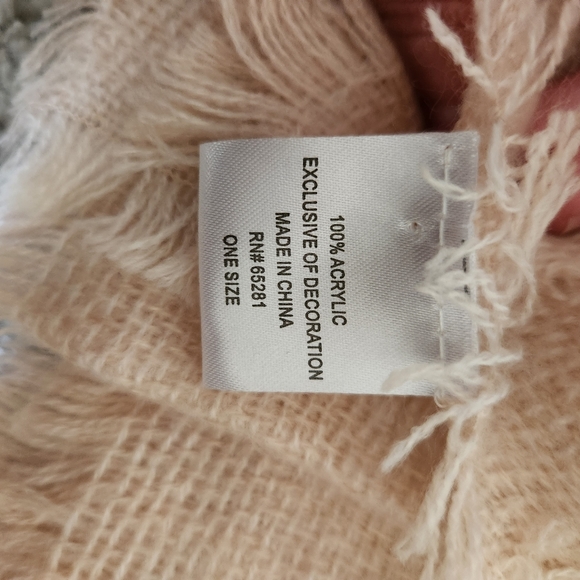 Buckle Scarf - Picture 4 of 4